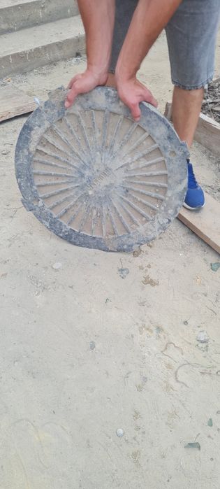 Кришка для каналізації на 4 вуха