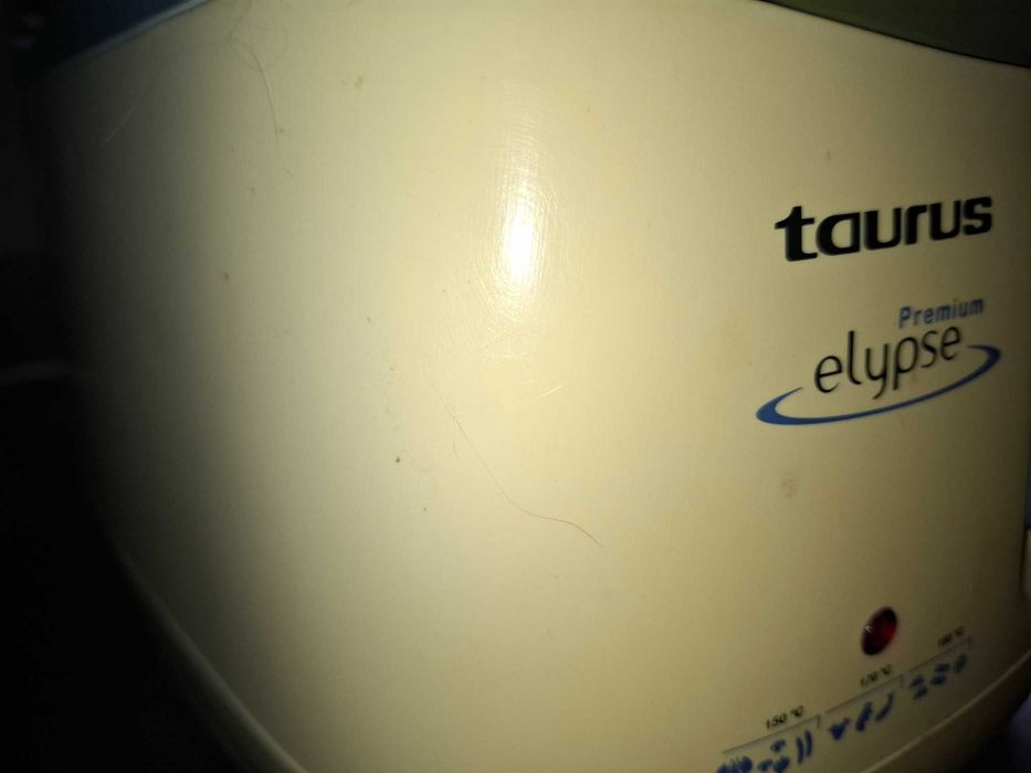 Fritadeira eléctrica TAURUS em óptimo estado