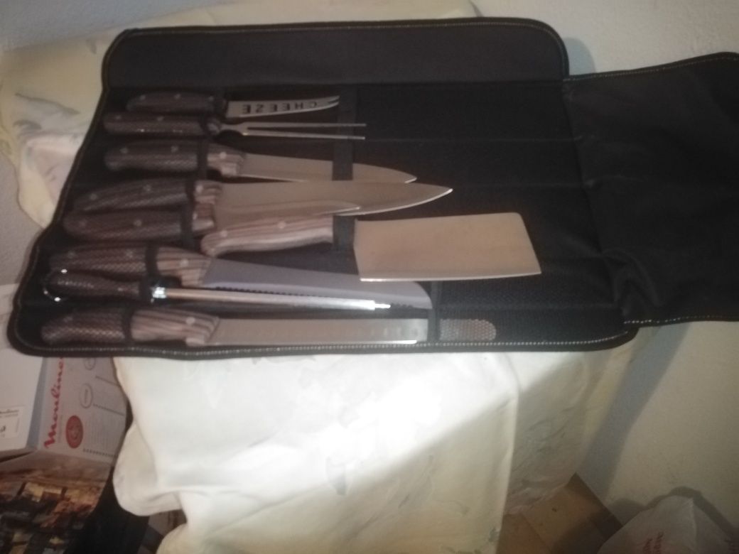 Vende se Estojo de facas inox cascais Parede .