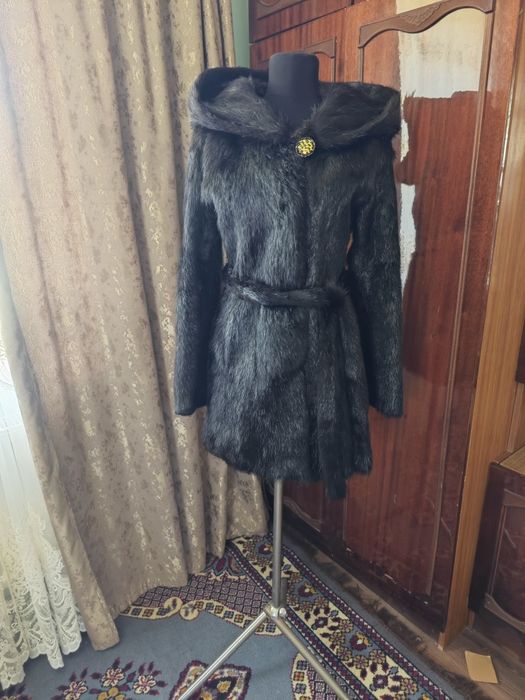 Полушубок з нутріїї з капюшоном