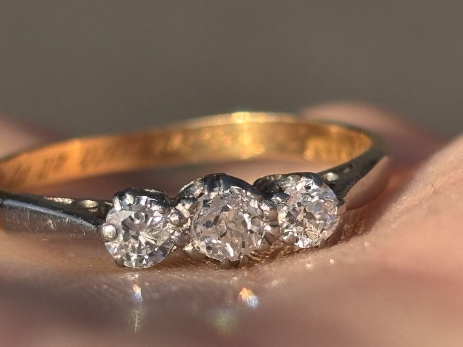 Pierścionek złoty Angielski 18k Au750 Vintage z diamentami