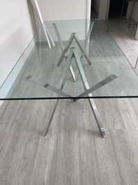 Mesa de vidro com pés em inox