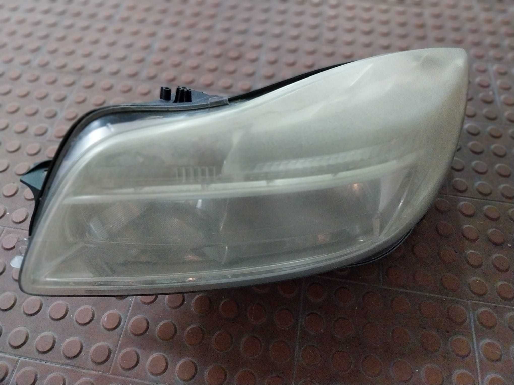 Faróis Opel Insignia de 2009