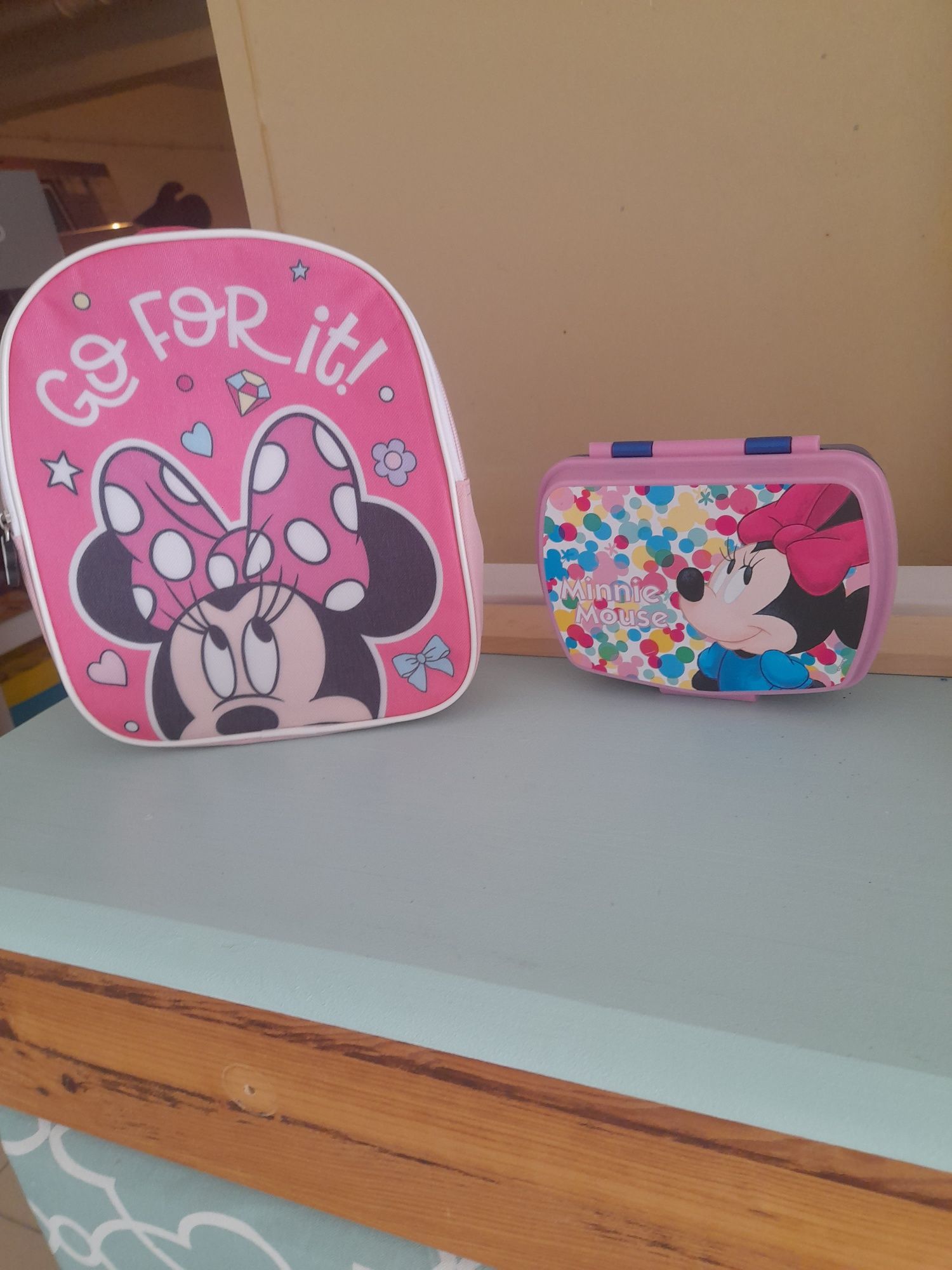 Mochila mais lancheira da minnie novo.