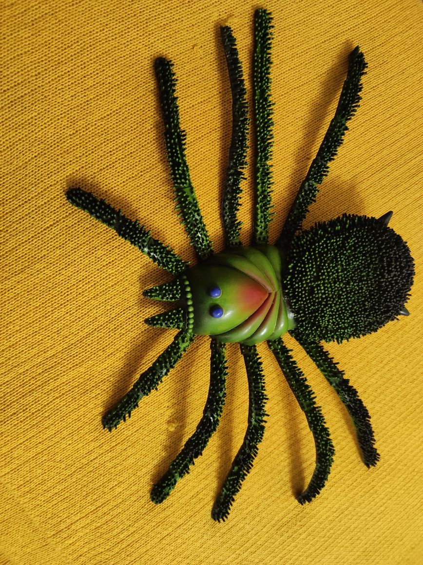 Большой резиновый паук