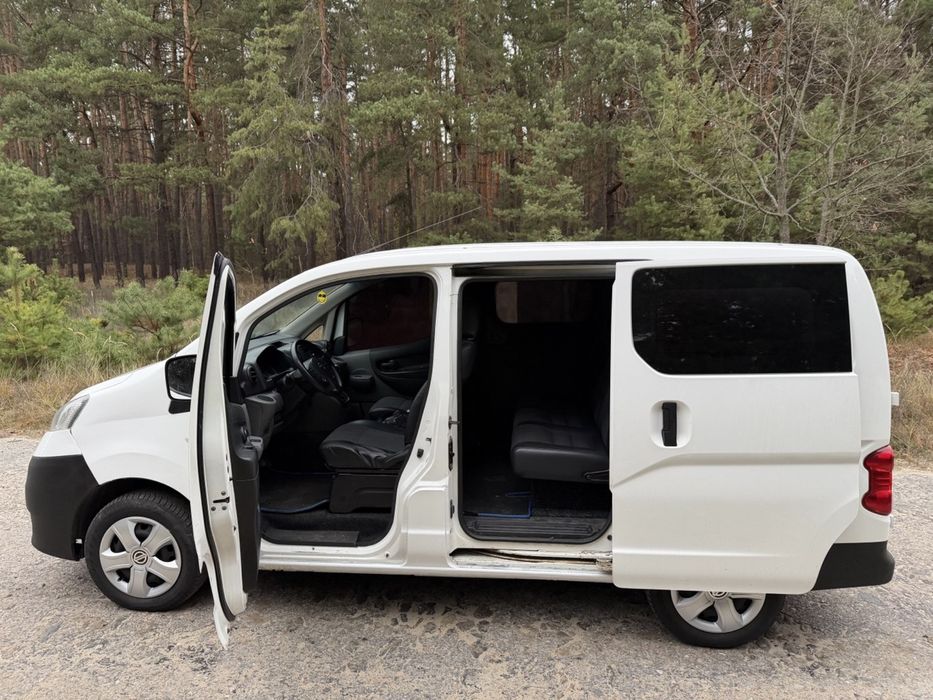 Продам Nissan NV 200