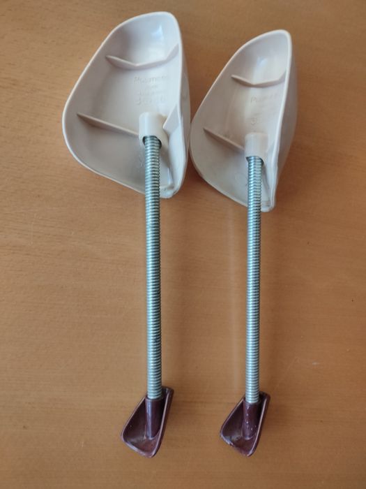 Formas/moldes/alargadores de sapatos.