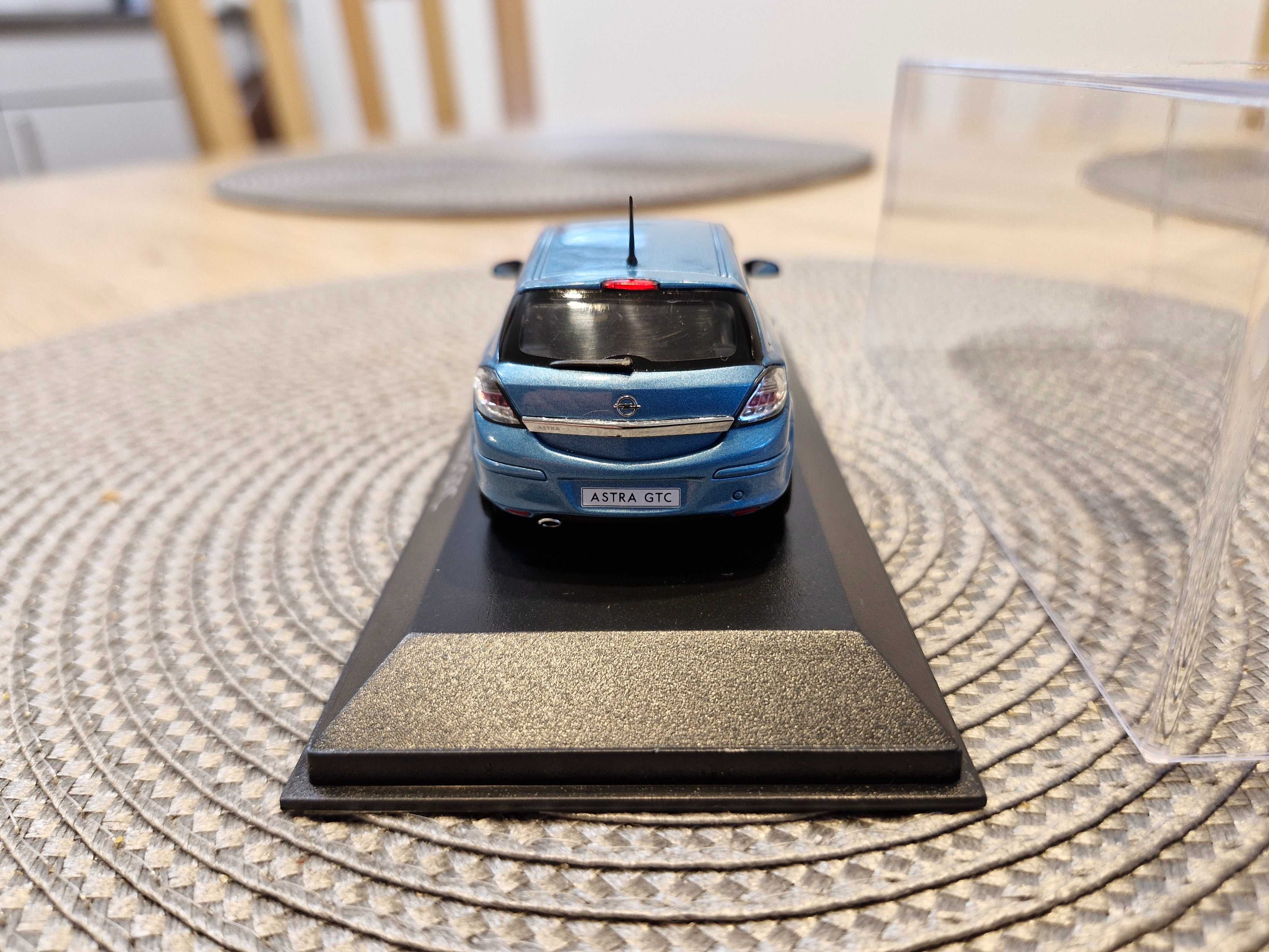 Opel Astra H 3D błękit Minichamps 1:43
