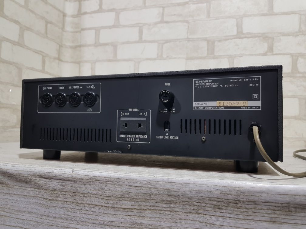 Hi-Fi Стерео підсилювач SHARP SM-1144H, *2x40 Вт, б/у  з Німеччини