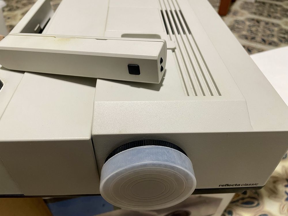 Projector de Slides Reflecta classic com comando e acessórios