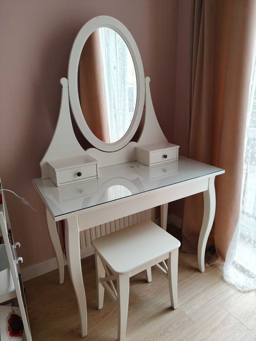 Toaletka Hemnes Ikea z siedziskiem