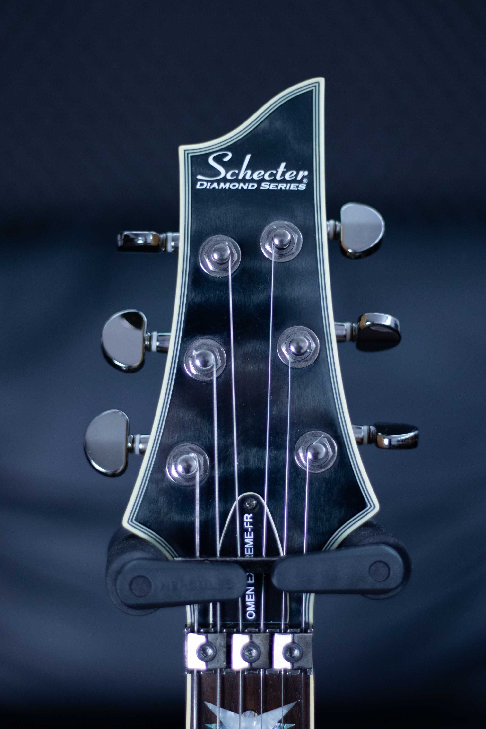Schecter Omen Extreme-FR 2010 - See-Thru Black + Harshell Case