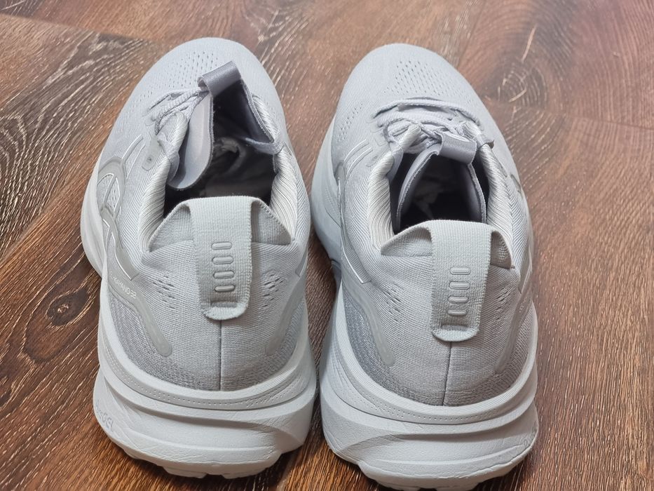 Оригінал 100% чоловічі кросівки asics gel kayano 32   euro 46.5