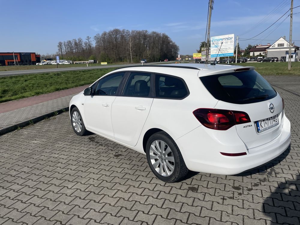 Opel Astra j 1.7cdti 110km