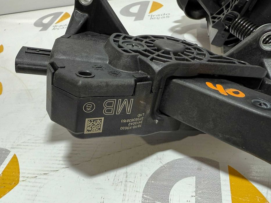Pedal acelerador travão e embraiagem Toyota Aygo X 2022