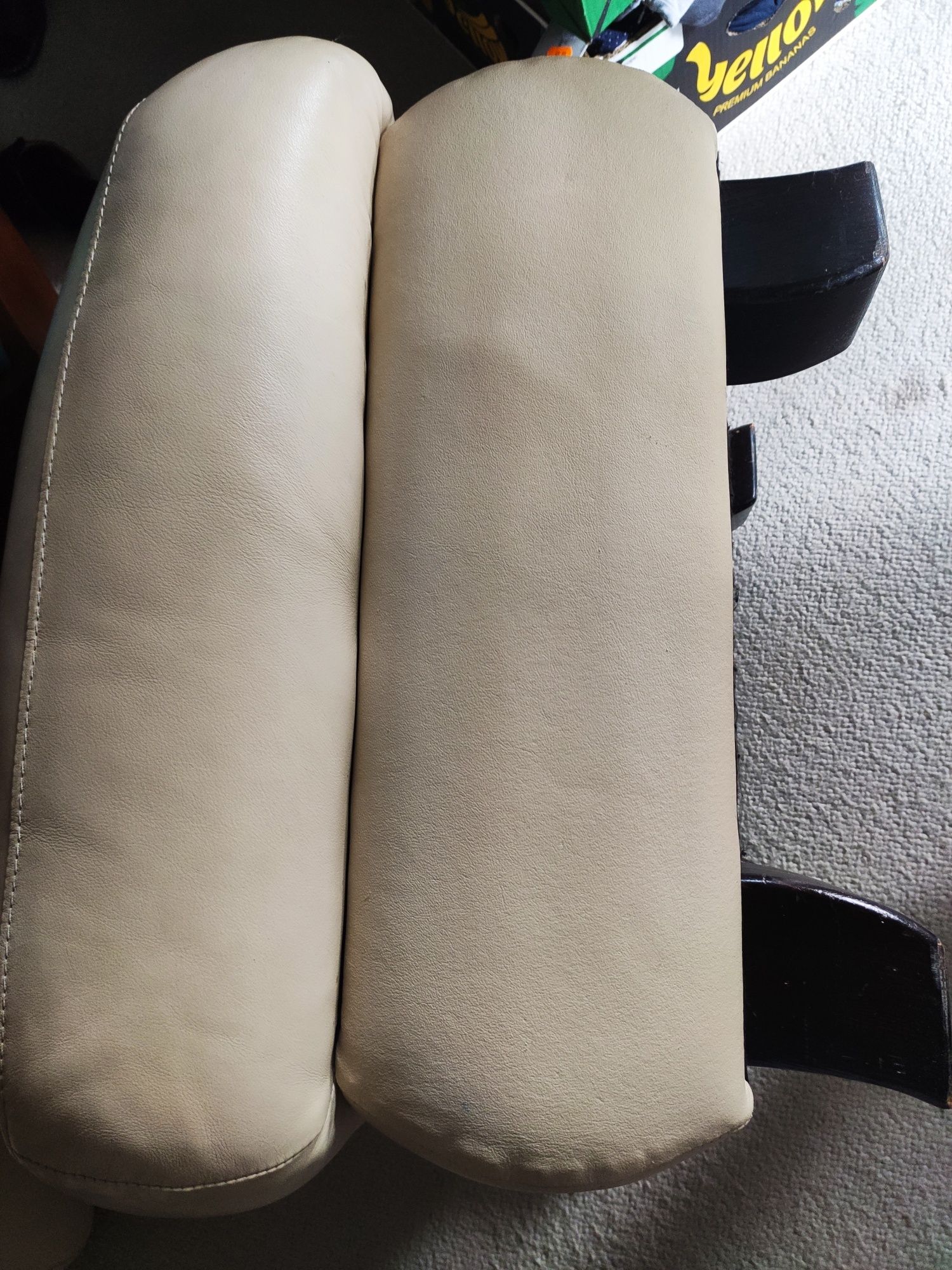 Hocker puf Kenya, skóra, kolor kość słoniowa (dostępne 4 sztuki)