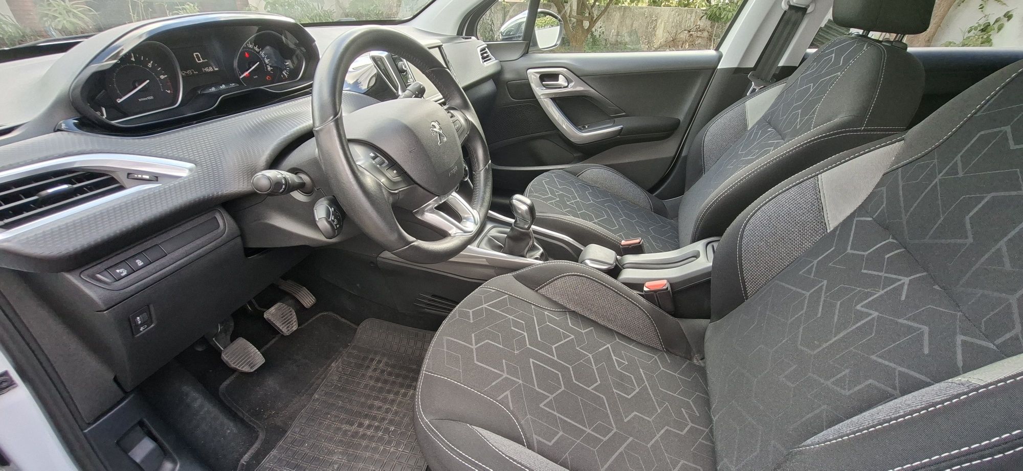 PEUGEOT 2008 PureTech 1.2 Active
