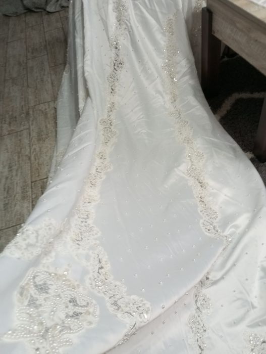 Вінтажна весільна сукня Alfred Angelo.