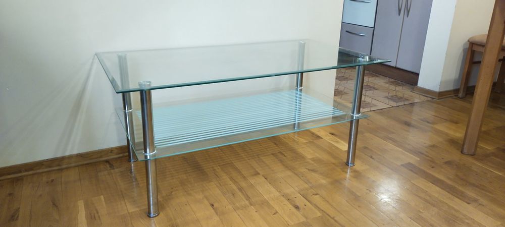 Стеклянный  стол