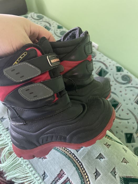 Чобітки зимоаі в чудовому стані якісні без жодного нюансу ціна 150 грн