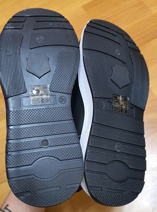 Кроссовки на меху(новые)39р.24, 5см