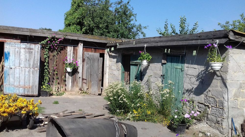 продаєм будинок із жилою літнєю кухнею