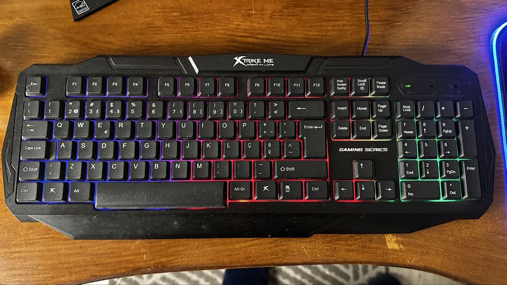 Taclado, Rato e Mousepad Gamer (tudo por 15€)