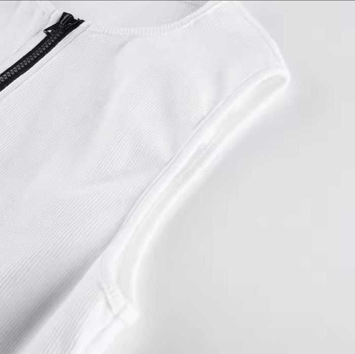 Body z zamkiem błyskawicznym bez rękawów kombinezon czerwony rozmiar S