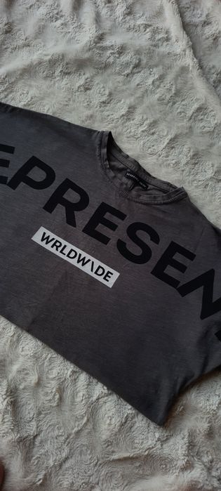 Szary T-shirt z napisem Reserved 158 cm