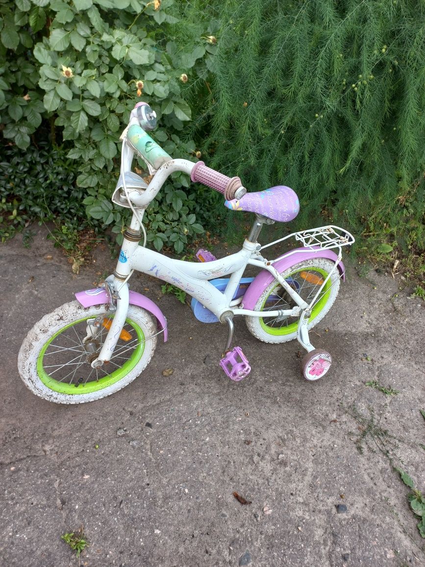 Велосипед для дівчинки двоколісний з боковими колесамим