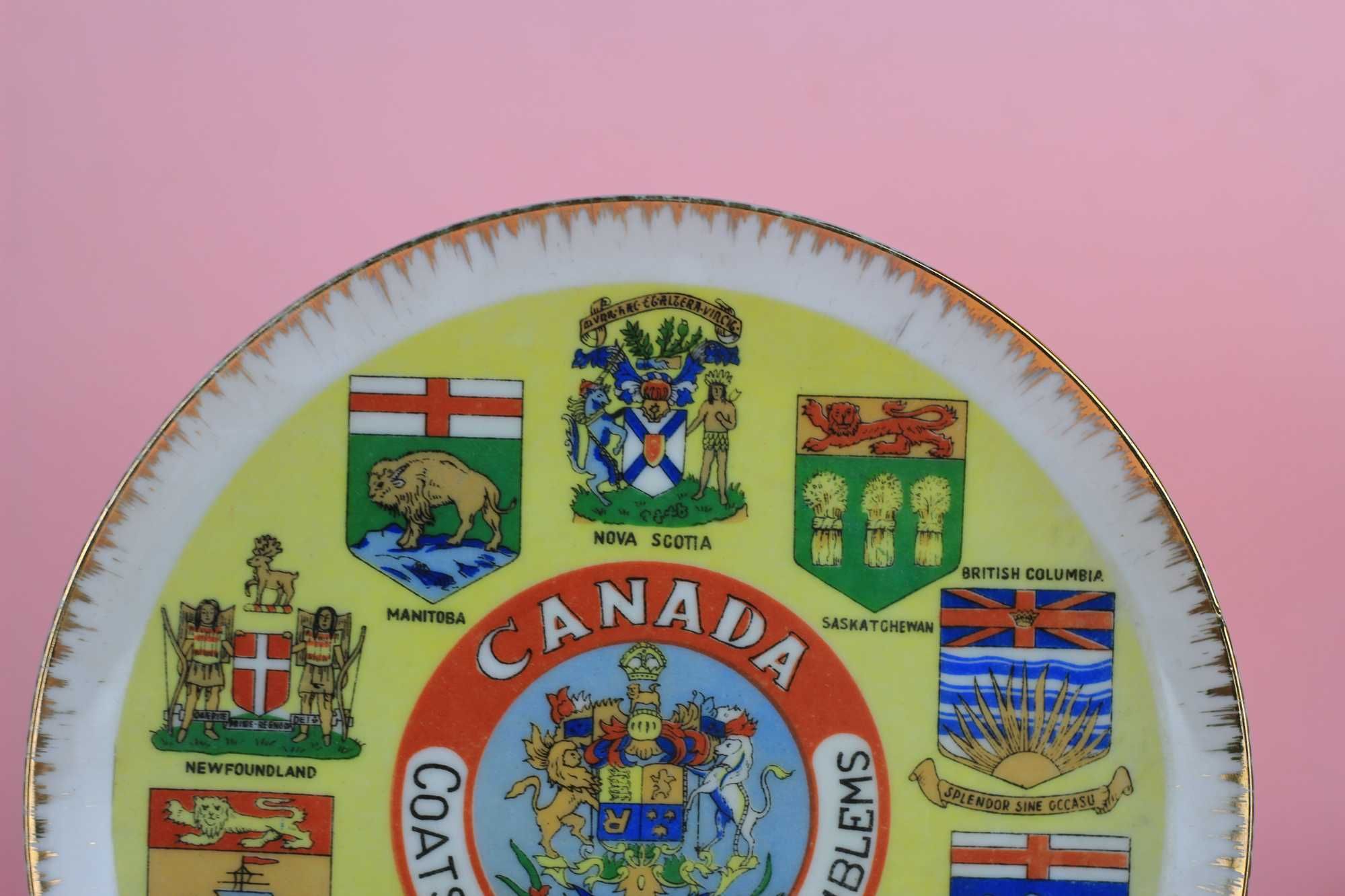 Dekoracyjny talerz Canada do powieszenia na ścianę