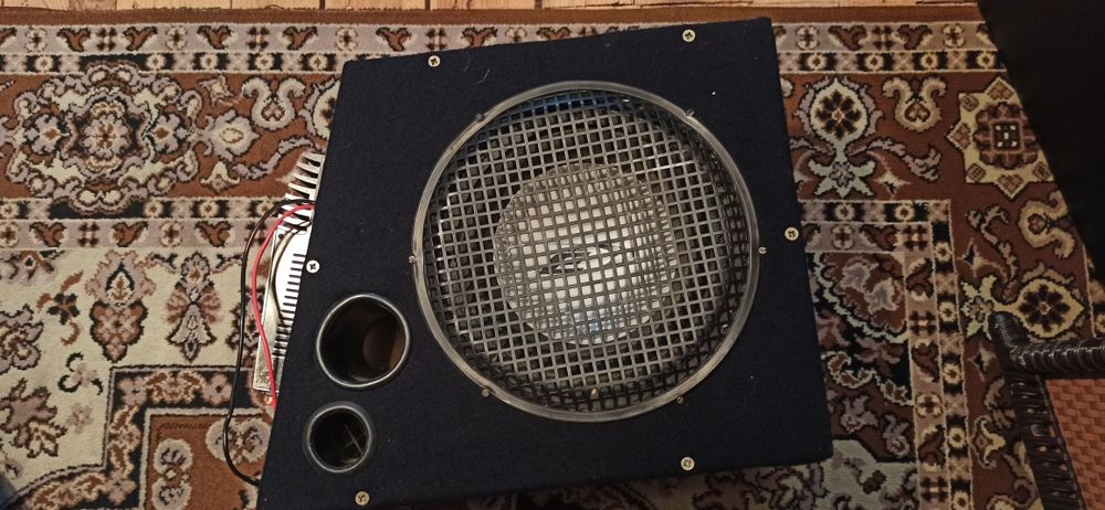 Tuba basowa aktywna. Głośnik basowy że wzmacniaczem