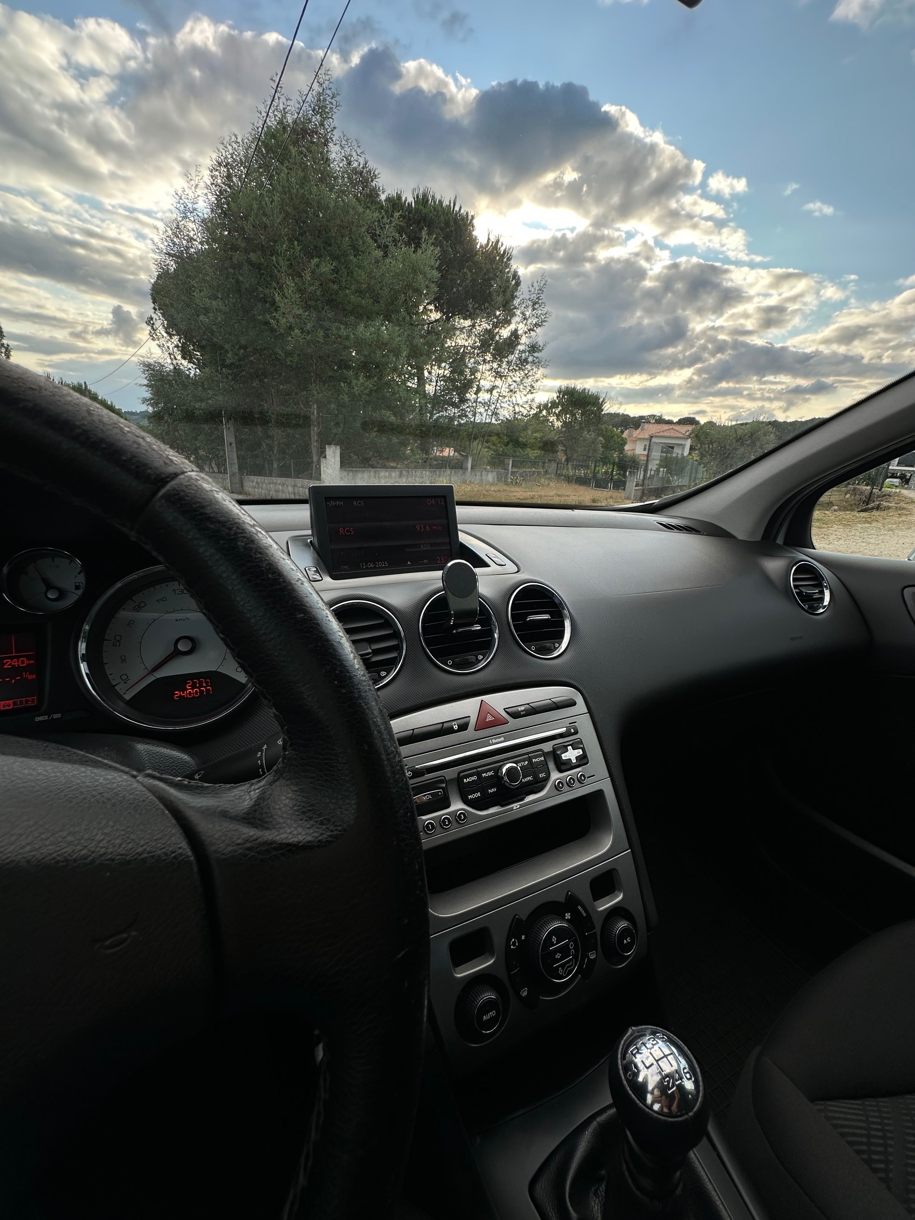 Peugeot 308SW cinzento