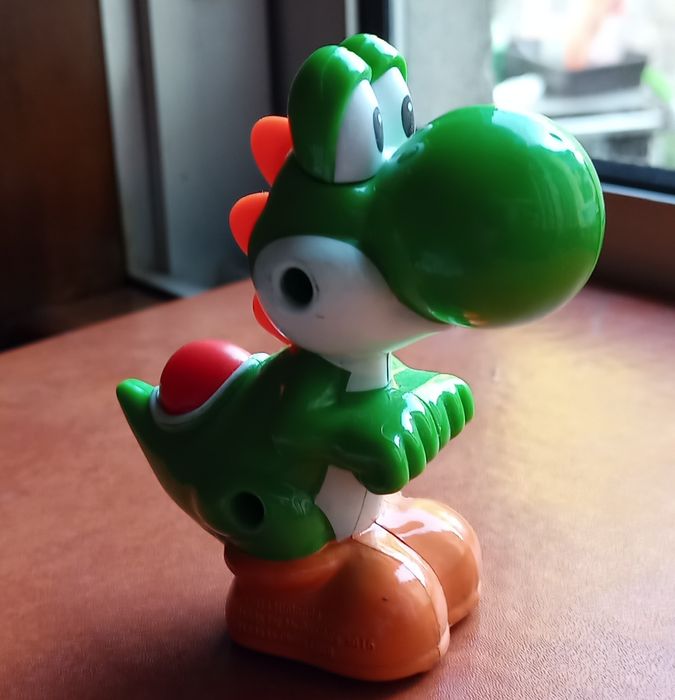 Mcdonalds 
Mcdonalds Happy Meal
Boneco Yoshi Toy .
Super Mario. 
 2015
