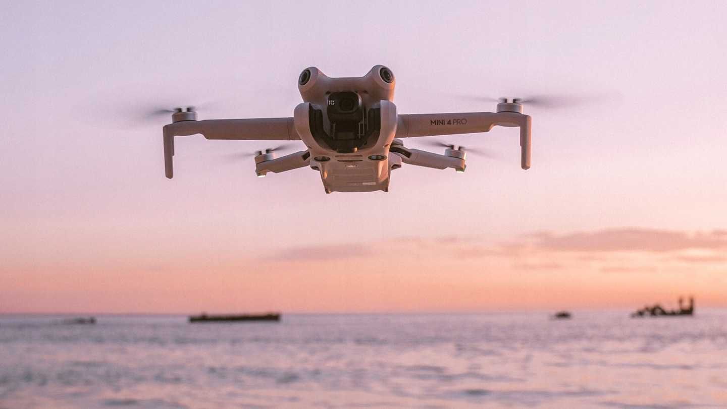 Dron DJI Mini 4 Pro Fly More Combo 4K 100FPS 48MP kontroler DJI RC2