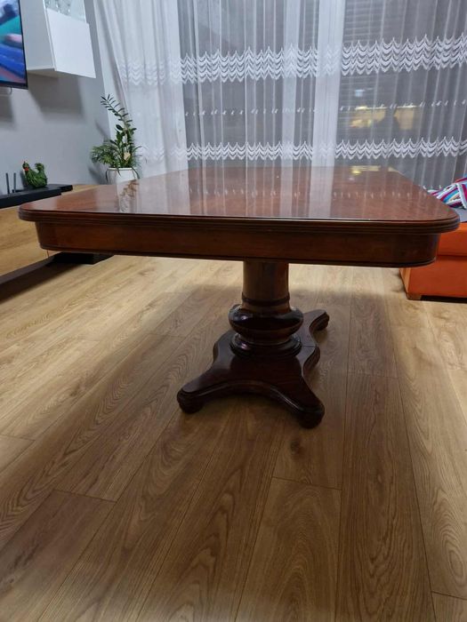 Stół drewniany do salonu ciemny brąz