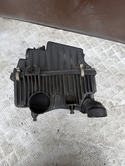 Корпус воздушного фильтра 2.3 Мазда сх7 год 08 mazda cx7