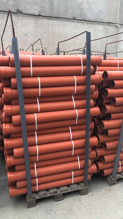 Трубу та фітинги для зовнішньої канализації