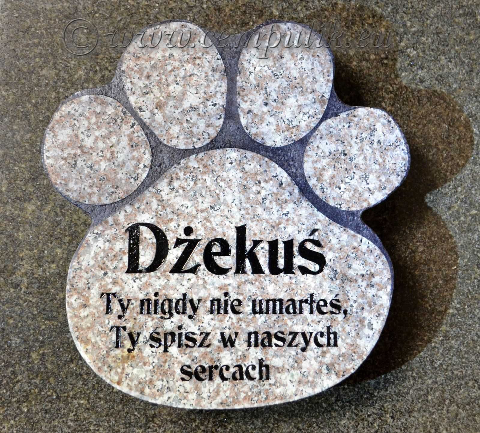 Nagrobek dla psa w kształcie dużej łapy