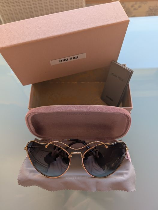 Óculos de sol MIU MIU com embalagem ORIGINAIS