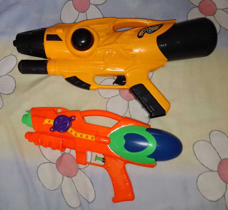 Водяные пистолеты