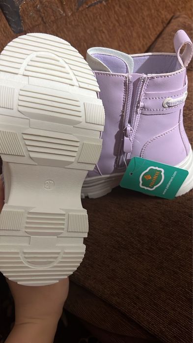 Продам детские ботинки