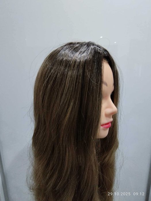 Syntetyczna peruka Atayou .Włosy długie ok 70cm delikatnie cieniowane