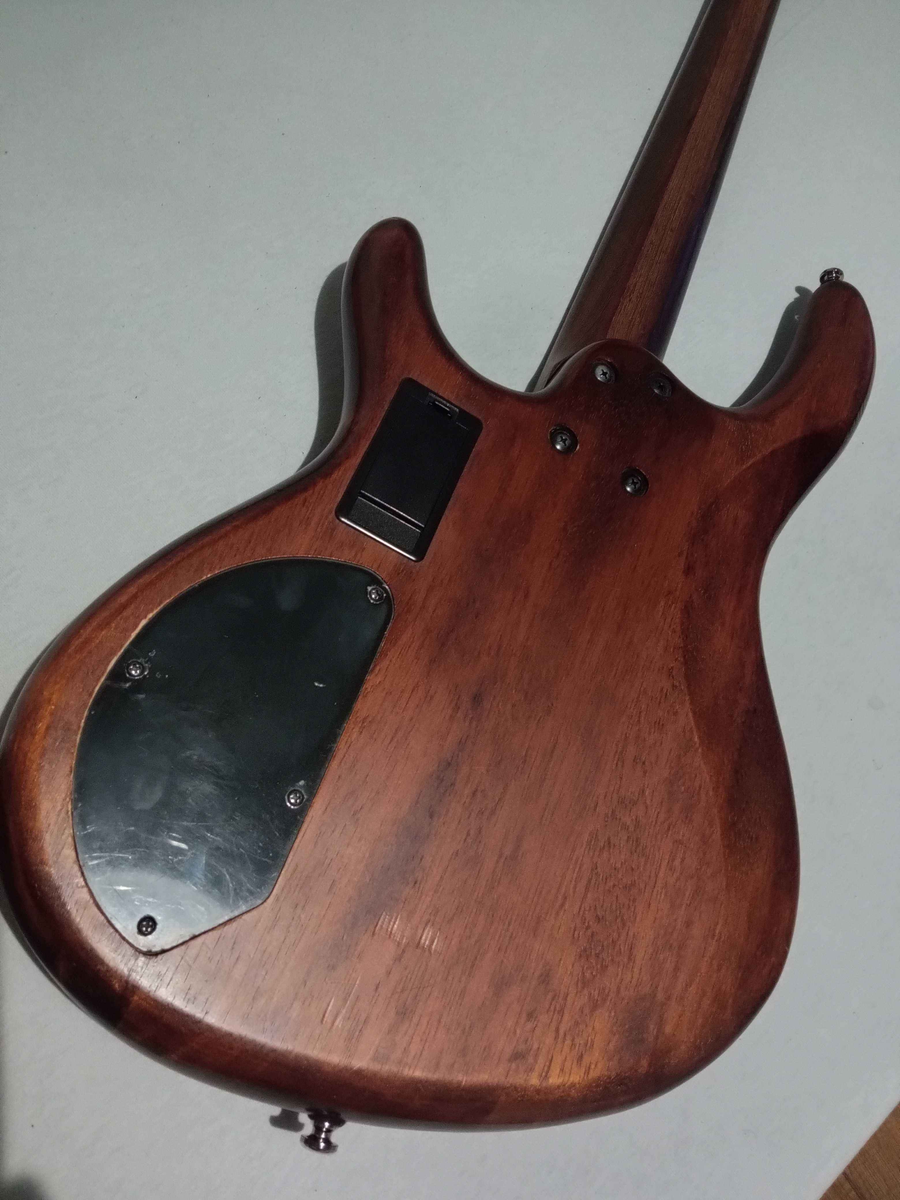 Gitara basowa Cort B4 PLUS MH