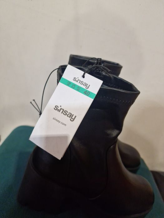 Noww Sinsay buty na obcasie roz,40,buty za kostkę skóra