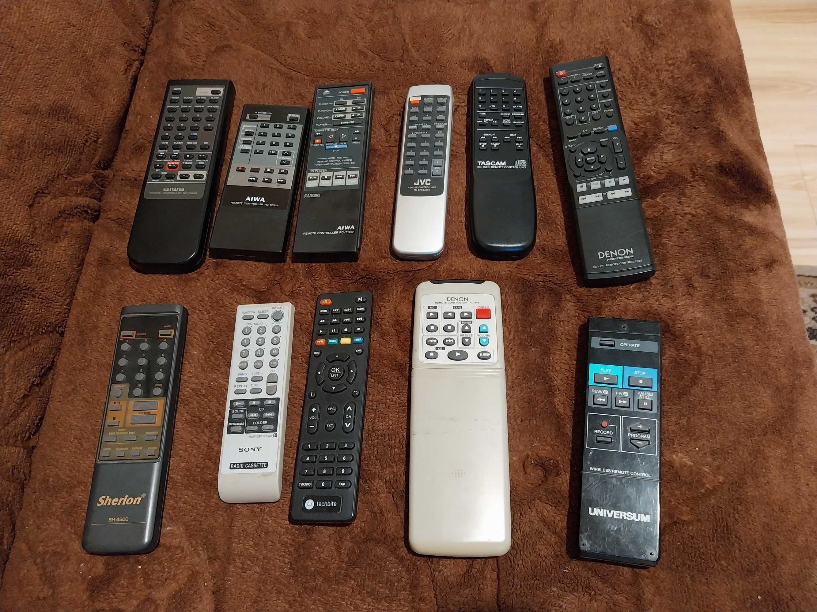 Piloty Audio Denon, Aiwa, JVC, Tascam itp.