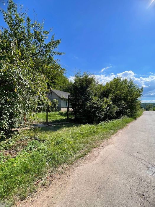 Будинок Незвисько, 18с.землі