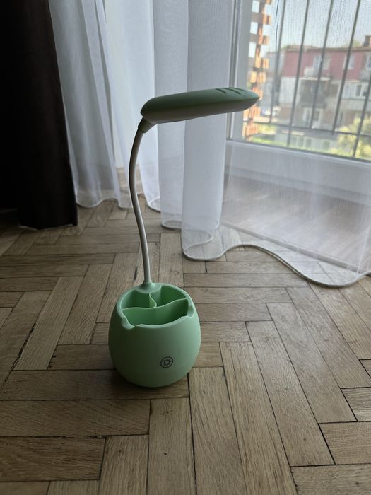 Настільна лампа з органайзером для канцелярії