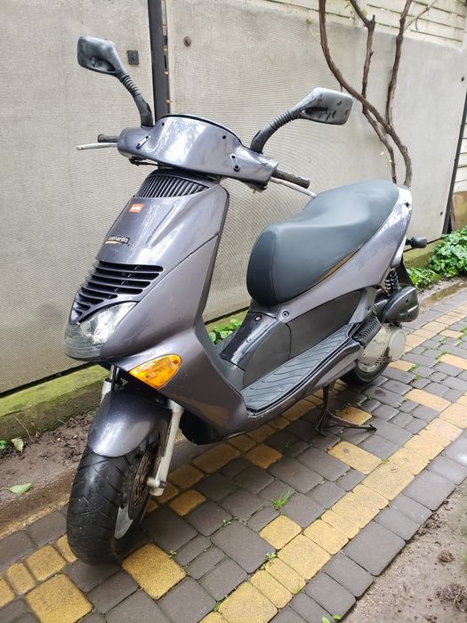 Скутер Aprilia Leonardo 125