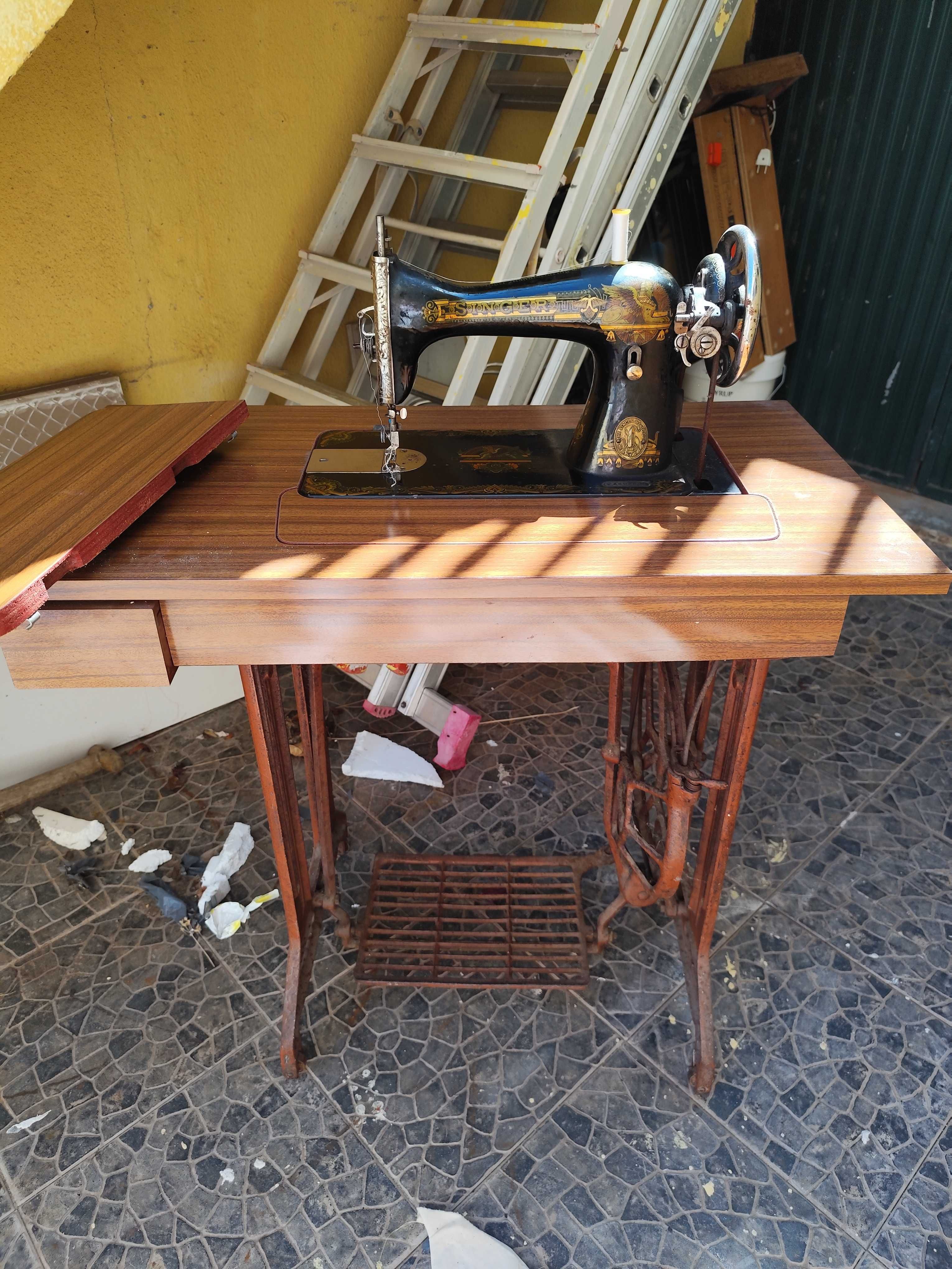 Máquina de costura vintage Singer